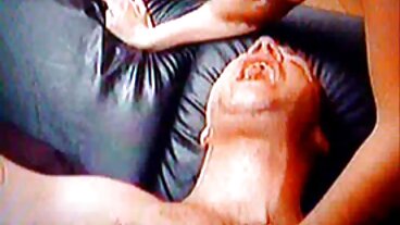 Lazy Larry ridskolan xxx hitta Stepma med en dildo