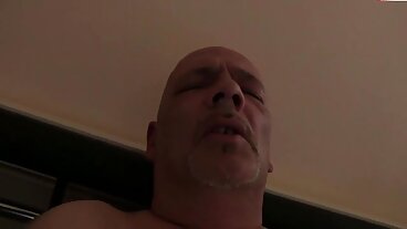 Milkman stora bröst porr uppgraderar Alura's Milk Mustache