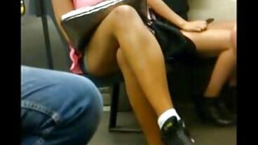 Styvsonen tar tillfället i akt att skaka sin styvmamma sexfilmer med äldre damer