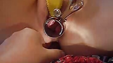 Blond MILF nennefriisk porr är ute efter Fresh Meat
