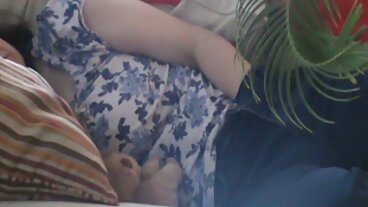 Lulu Chu får Chummy med en Big Johnny - Asian svensk lesbisk porr Anal