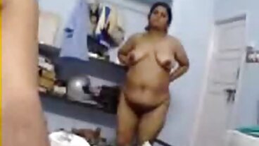 Brazzers: Busty gruppsex porr Violet Myers-spelet avbröts av en stor svart dong på porrHD