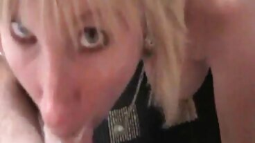 Aggressivt sexfilmer med äldre kvinnor gör Virgin Stepson mål Blowjob från Ivy Lebelle