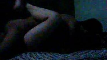 Blond MILF med massiva bröst rider sin svensk mamma xxx styvsons kuk