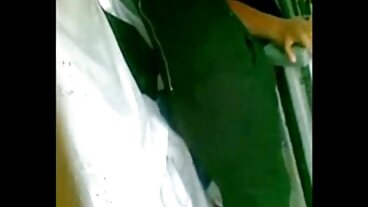 Latina StepMom körd i röv under hemmakontoret porrvideo
