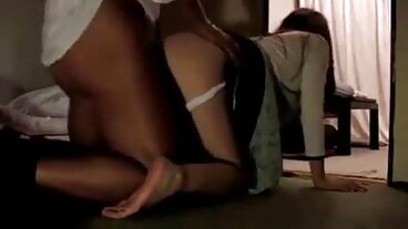 Kissa ÄLSKAR att sluka upp alla stora svarta kukar hon swingers porr kan lägga händerna på