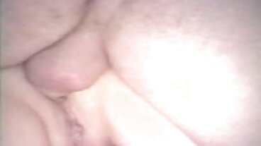 Brazzers: Sara Retali young pornografi slet sin nya rutiga kjol på PorrHD
